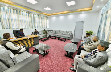 प्रधानमन्त्रीको शपथअघि सत्ता गठबन्धनको बैठक संसद् भवनमा